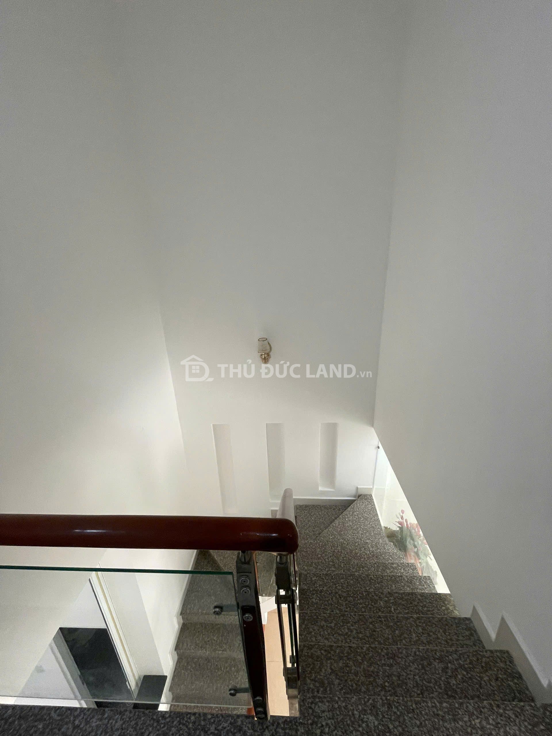 Bán nhà HXH Đường 2, Tăng Nhơn Phú B, hẻm 8m, DT 60m2 2 tầng, nhà mới ở ngay, tiện ích đầy đủ