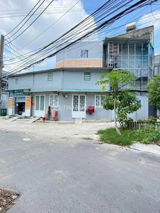 Bán nhà góc 2 mặt tiền Đường 10, Tăng Nhơn Phú B, DT 147.5m2 đường 8m, 3 tầng, giá tốt