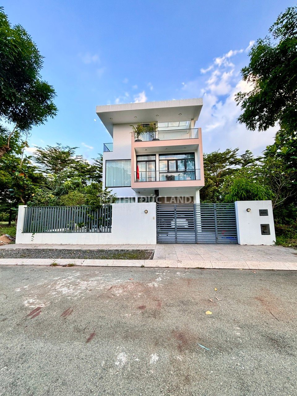 Bán biệt thự ĐƠN LẬP KHU THE BCR Trường Thạnh đường B1, ngang 13.02m, đường 12m, giá tốt - Ảnh 3
