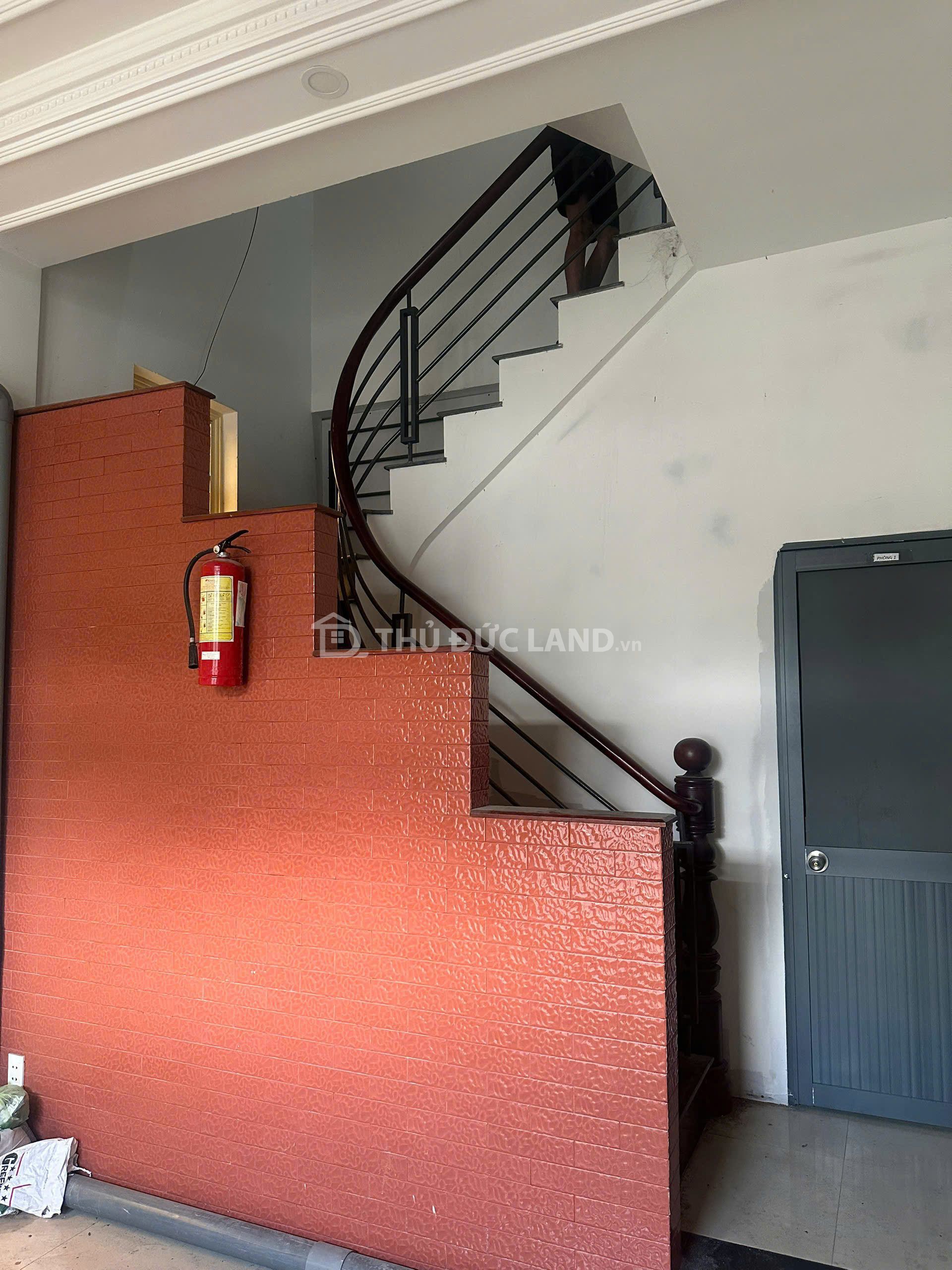 Bán nhà hẻm Đường 9 Trường Thọ, DT 68m2 ngang 7m, 2 tầng, nhà sẵn ở ngay, tiện ích đầy đủ