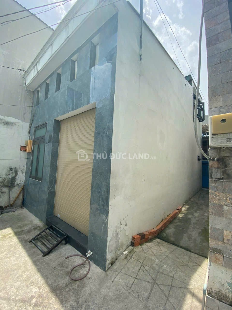Bán nhà hẻm Đường 2 Trường Thọ, 2 tầng 3PN, DT 55m2, tiện ích đẩy đủ, sổ hồng riêng