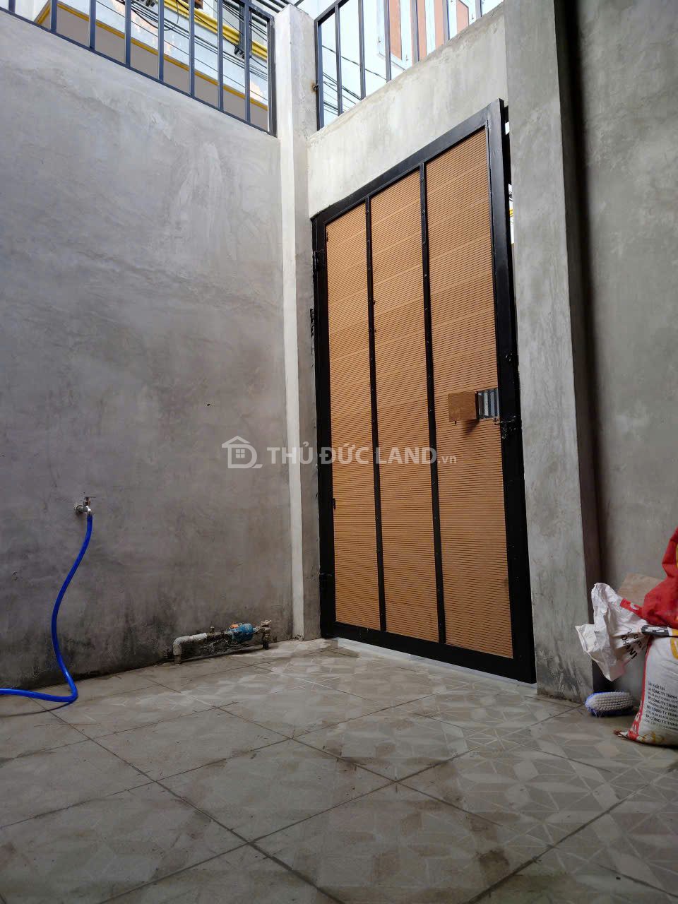 Bán nhà hẻm Hồ Văn Tư, Trường Thọ, diện tích 55.3m². Dọn vào ở ngay. Cạnh chợ Thủ Đức - Ảnh 2