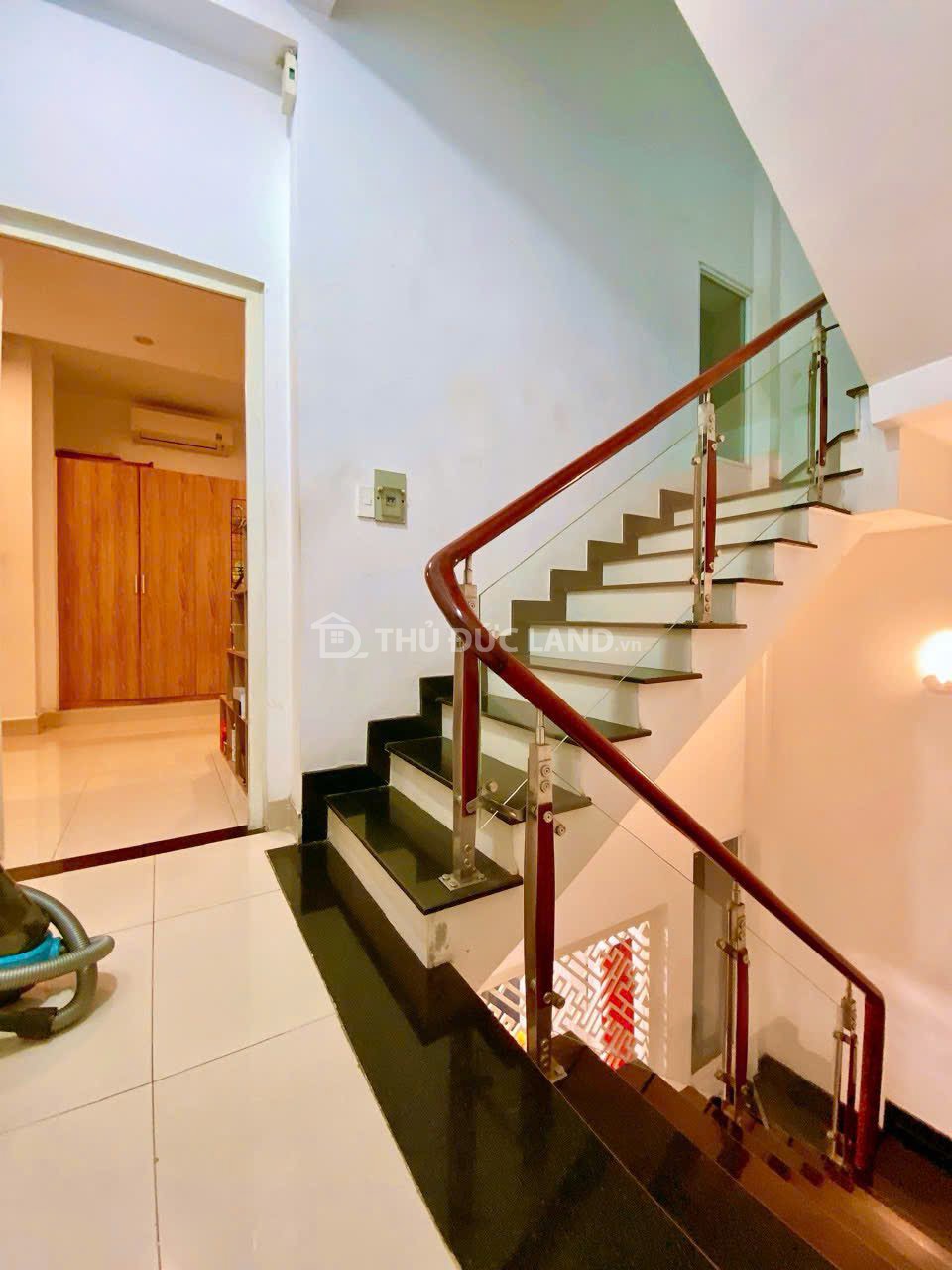 Bán nhà HXH Đường 8 Trường Thọ, 4 tầng, ngang 7m DT 68M2. Nhà đẹp dọn vào ở ngay