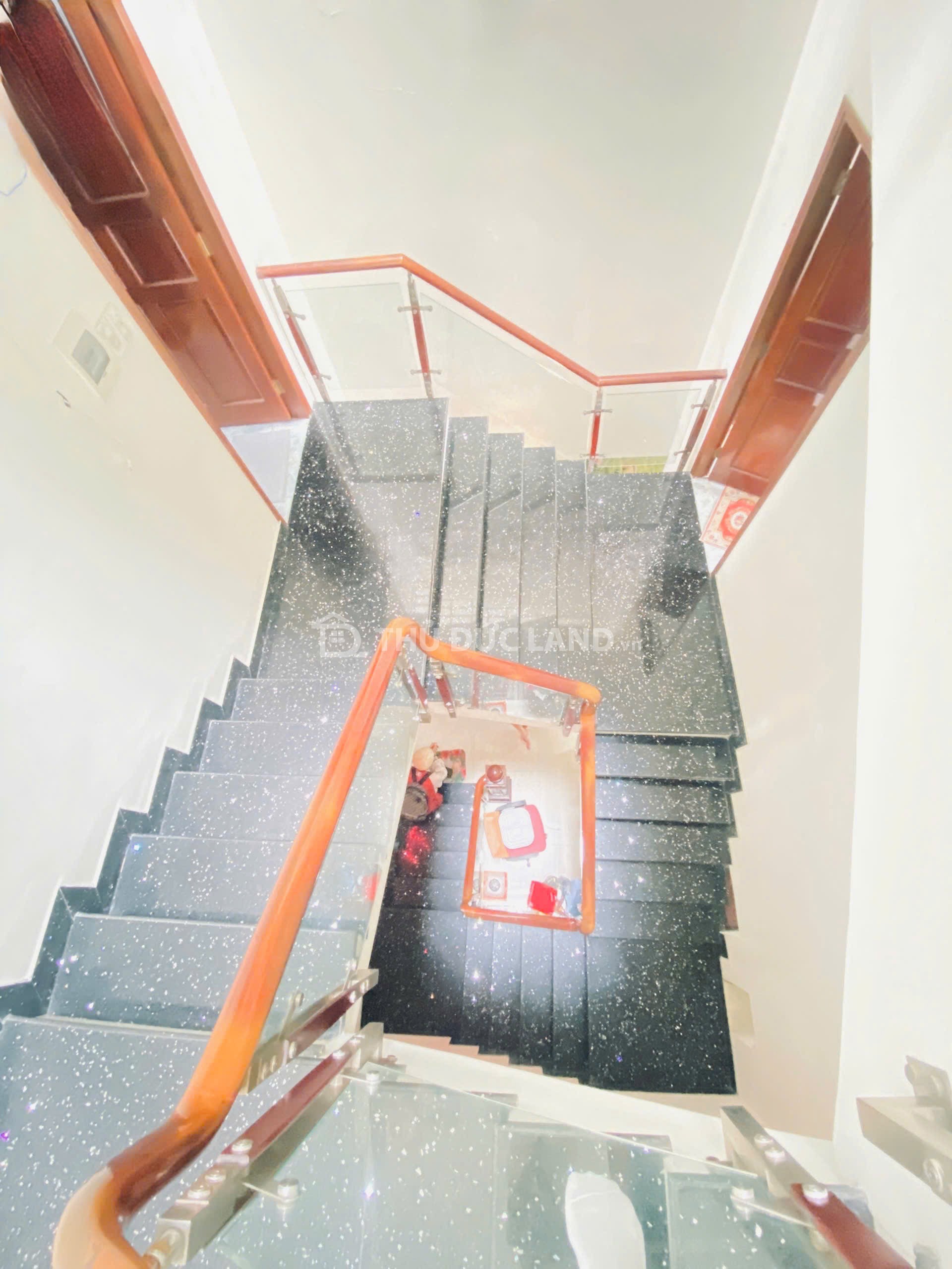 Bán nhà mặt tiền Trường Thọ, đường 3 KDC Him Lam,DT 101m2 ngang 5, 4 tầng gần Metro